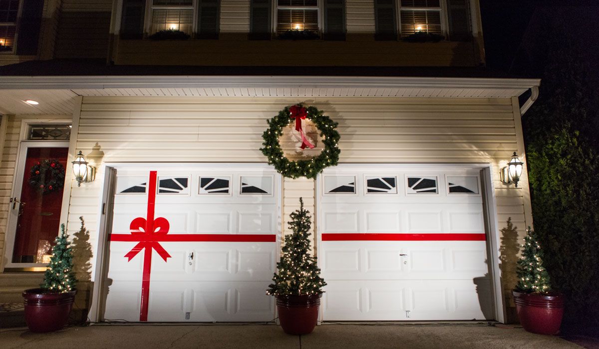 Magnetic garage door decorations