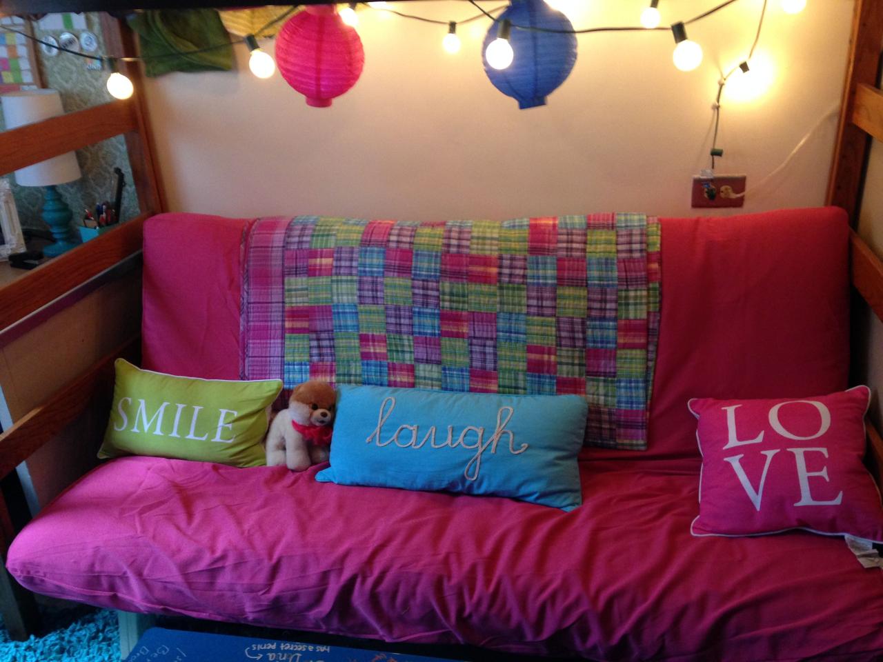 Sleep/decorative pillows for futon