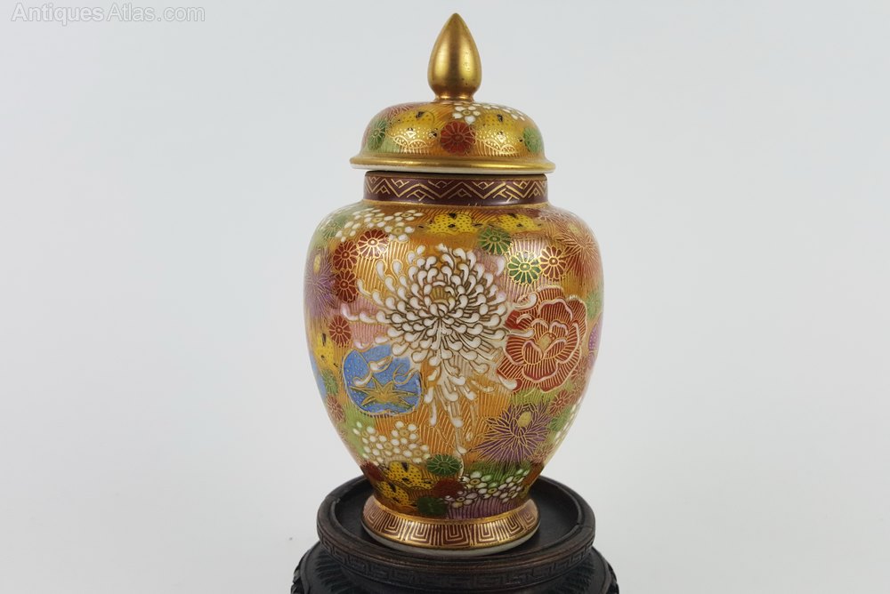 Antique japanese meiji period satsuma decorated with flowers lidded jar